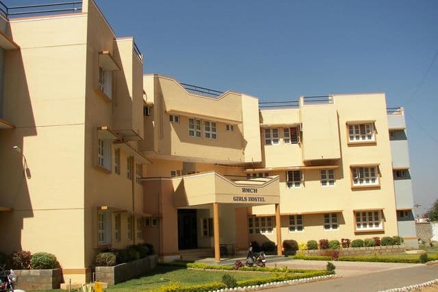 Basaveshwara Medical College and Hospital Chitradurga Academic Building photo 2